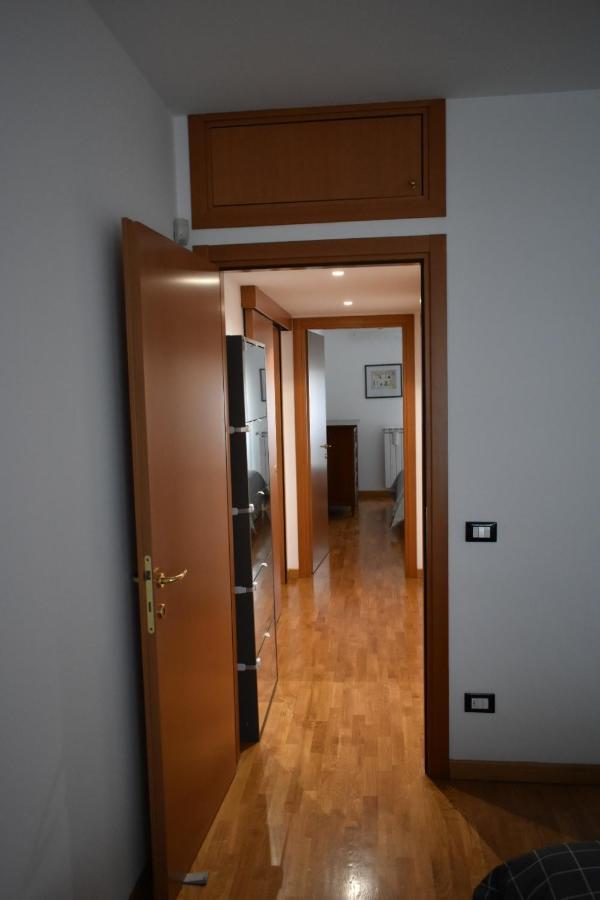 Appartamento House Promenade Santa Giulia Milano Esterno foto