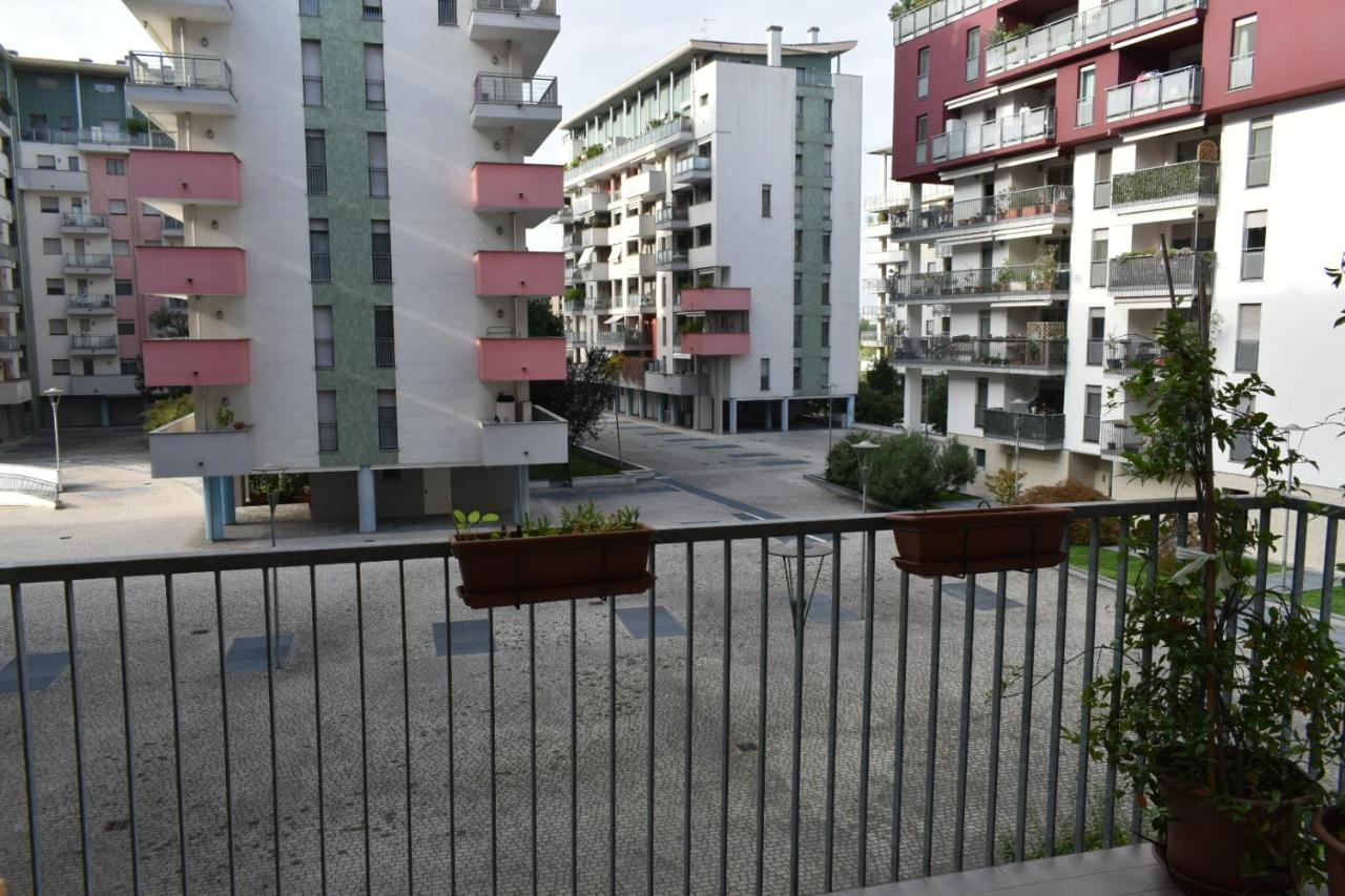 Appartamento House Promenade Santa Giulia Milano Esterno foto